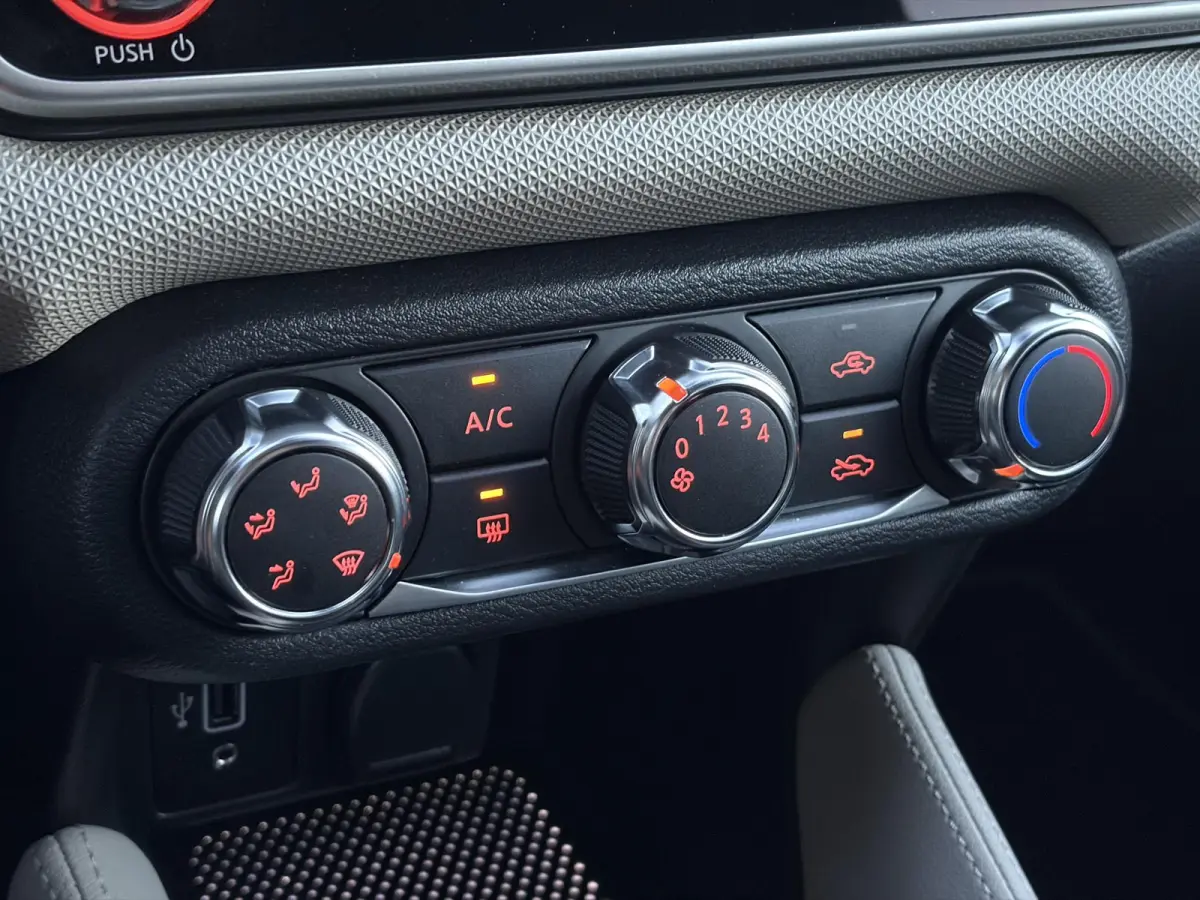 1.0 IG-T N-Connecta ✓1e Eigenaar✓Dealer Onderhouden✓Camera✓Carplay✓Navi✓Airco✓Cruise✓Pdc✓101pk✓Weinig Km✓Lm velgen✓N.A.P✓Apk tot 02-2028