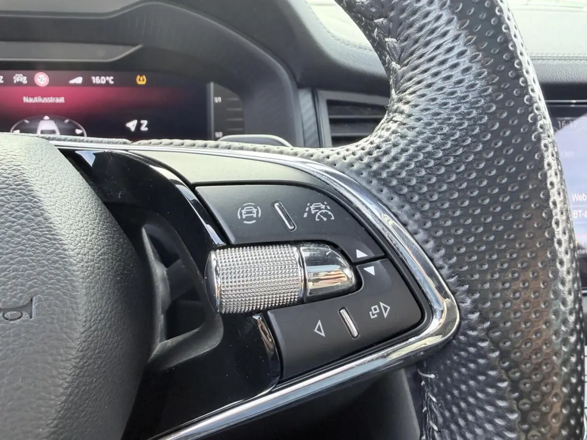 1.5 TSI Sportline Business Facelift | Panoramadak | EL. Trekhaak | Geheugen Stoelen | Stoel/Stuurverwarming | Rijklaarprijs