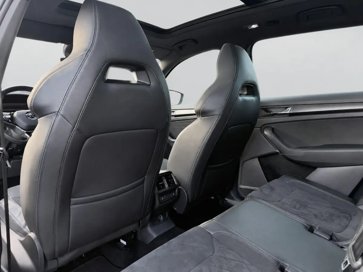 1.5 TSI Sportline Business Facelift | Panoramadak | EL. Trekhaak | Geheugen Stoelen | Stoel/Stuurverwarming | Rijklaarprijs