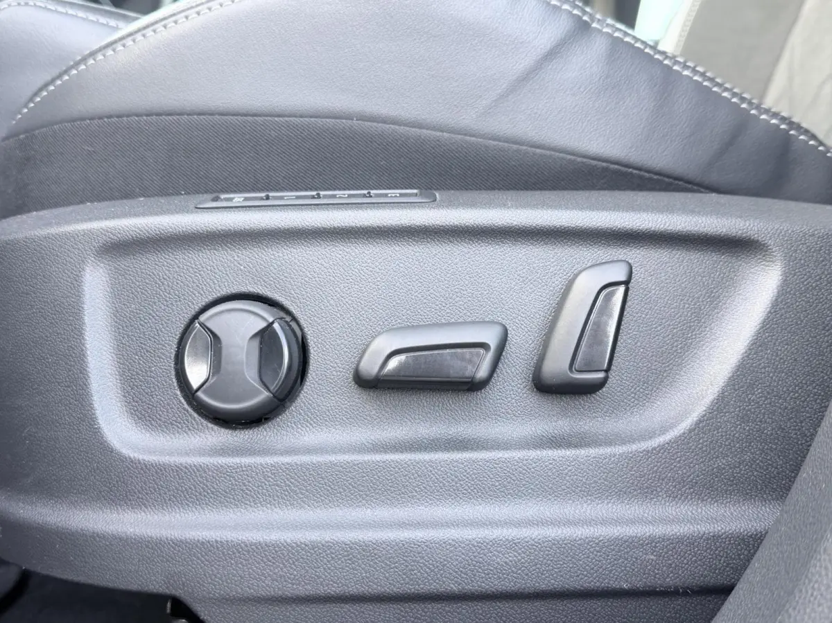 1.5 TSI Sportline Business Facelift | Panoramadak | EL. Trekhaak | Geheugen Stoelen | Stoel/Stuurverwarming | Rijklaarprijs