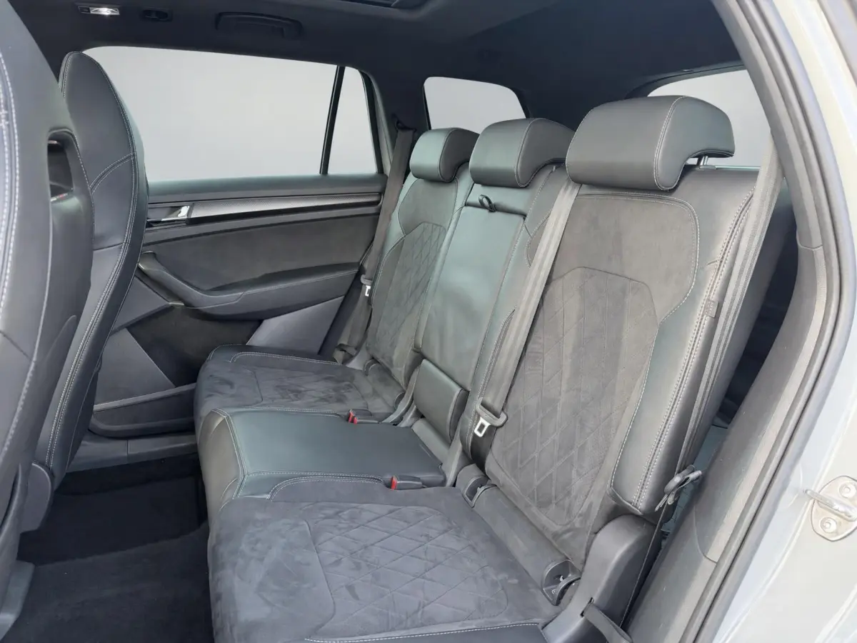 1.5 TSI Sportline Business Facelift | Panoramadak | EL. Trekhaak | Geheugen Stoelen | Stoel/Stuurverwarming | Rijklaarprijs