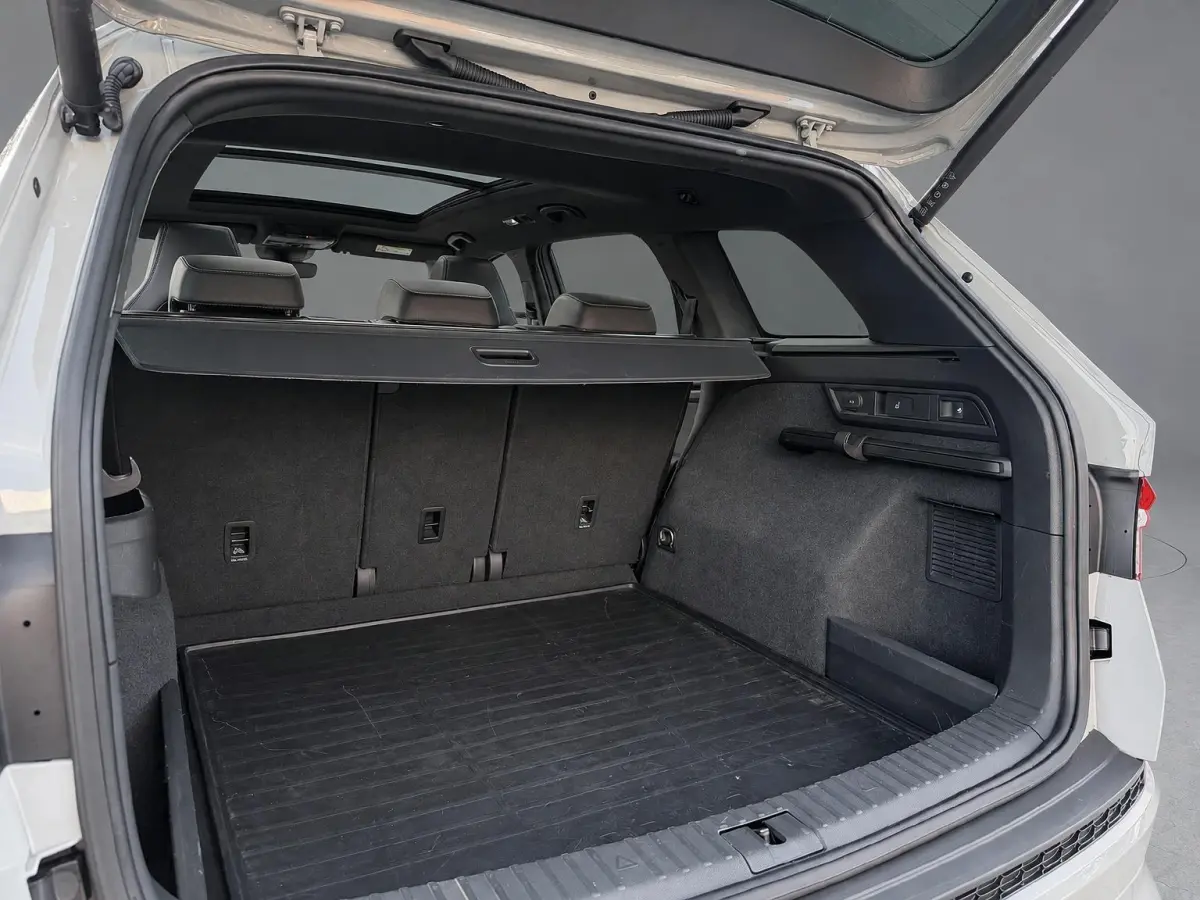 1.5 TSI Sportline Business Facelift | Panoramadak | EL. Trekhaak | Geheugen Stoelen | Stoel/Stuurverwarming | Rijklaarprijs