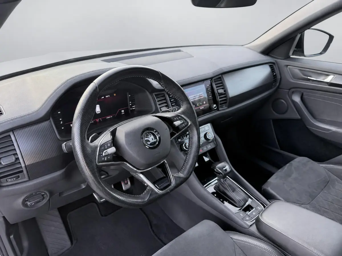 1.5 TSI Sportline Business Facelift | Panoramadak | EL. Trekhaak | Geheugen Stoelen | Stoel/Stuurverwarming | Rijklaarprijs