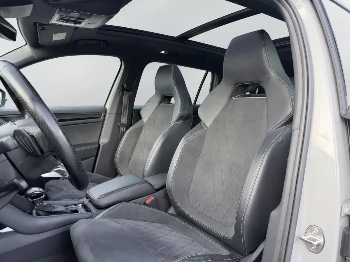 1.5 TSI Sportline Business Facelift | Panoramadak | EL. Trekhaak | Geheugen Stoelen | Stoel/Stuurverwarming | Rijklaarprijs