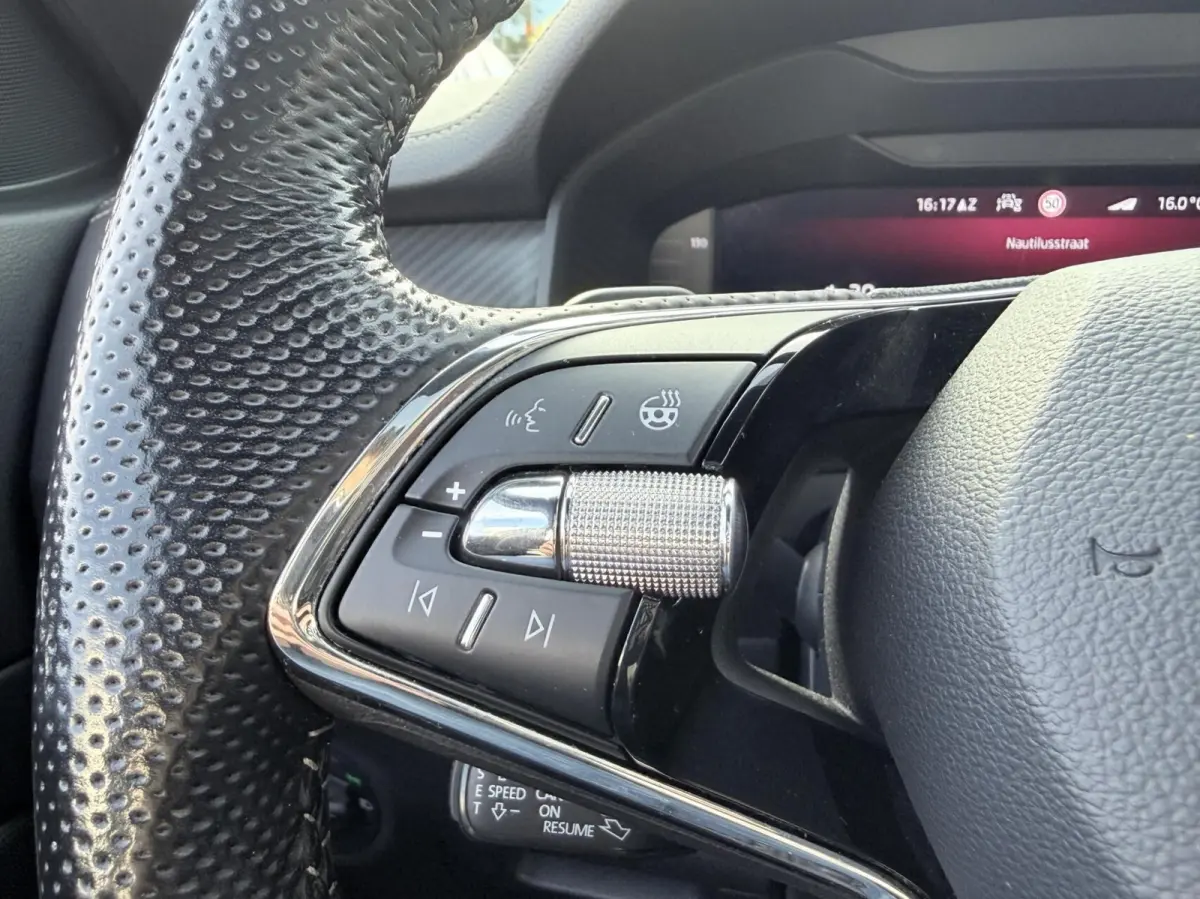 1.5 TSI Sportline Business Facelift | Panoramadak | EL. Trekhaak | Geheugen Stoelen | Stoel/Stuurverwarming | Rijklaarprijs