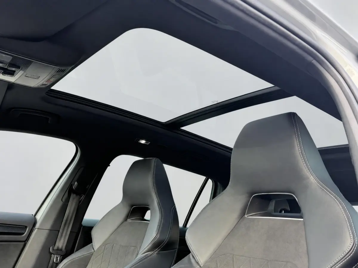 1.5 TSI Sportline Business Facelift | Panoramadak | EL. Trekhaak | Geheugen Stoelen | Stoel/Stuurverwarming | Rijklaarprijs