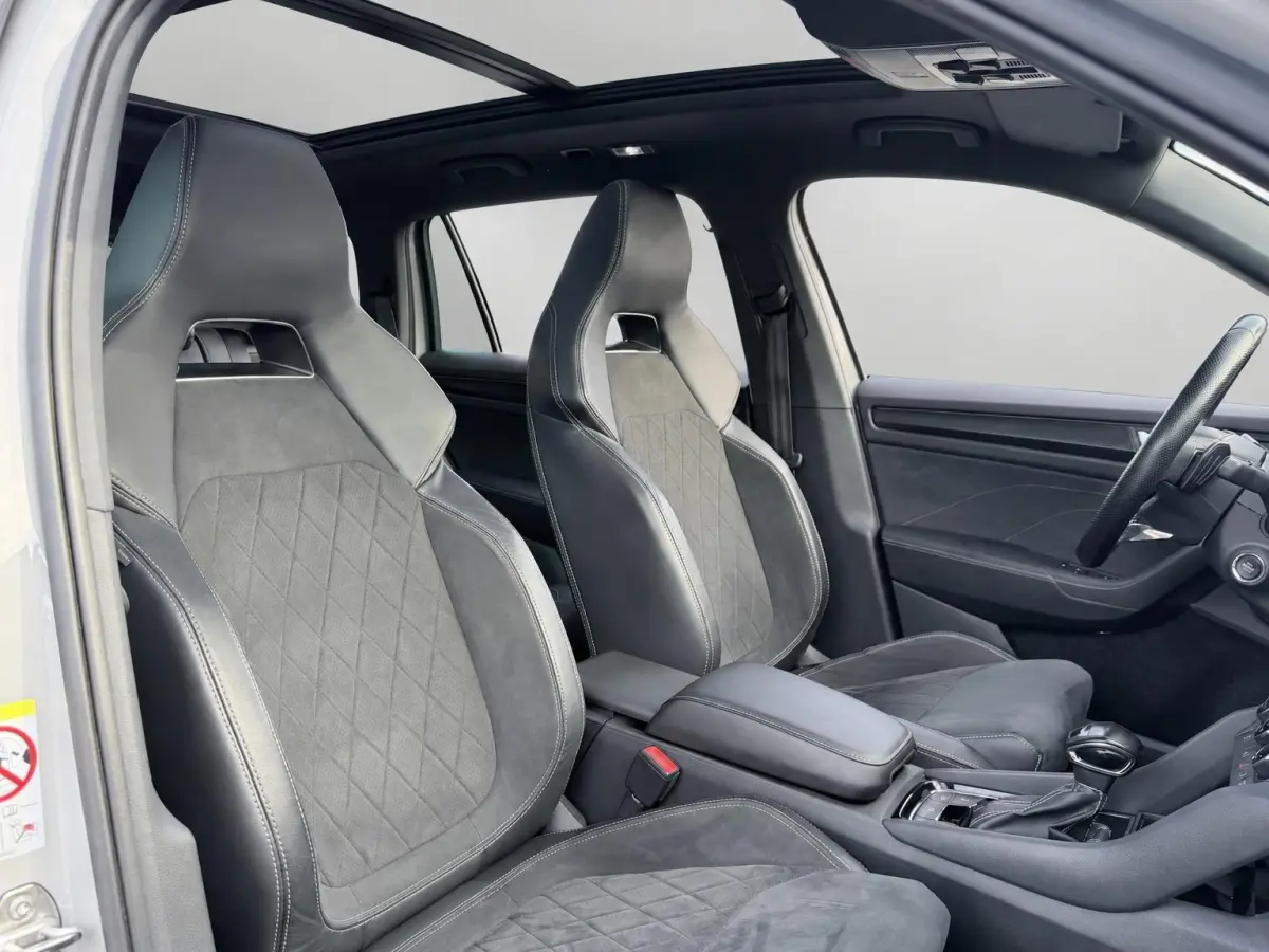 1.5 TSI Sportline Business Facelift | Panoramadak | EL. Trekhaak | Geheugen Stoelen | Stoel/Stuurverwarming | Rijklaarprijs