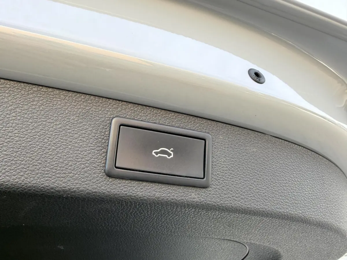 1.5 TSI Sportline Business Facelift | Panoramadak | EL. Trekhaak | Geheugen Stoelen | Stoel/Stuurverwarming | Rijklaarprijs