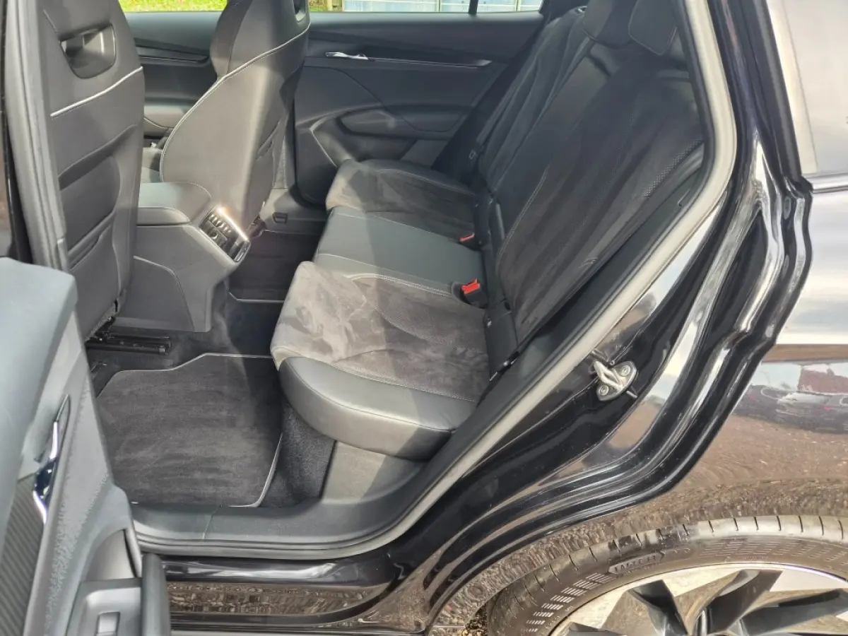 60 Sportline Black Ed. 180 Pk SOH 92,07% Alcantara + leder