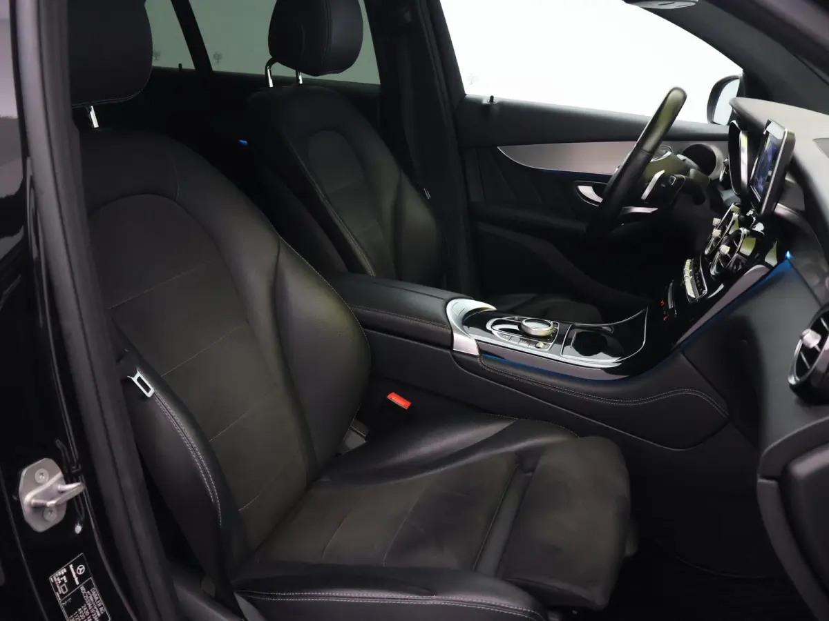 250 4MATIC PREMIUM AMG SPORT + SCHUIFDAK | 360 CAMERA | STOELVERW. | TREEPLANKEN