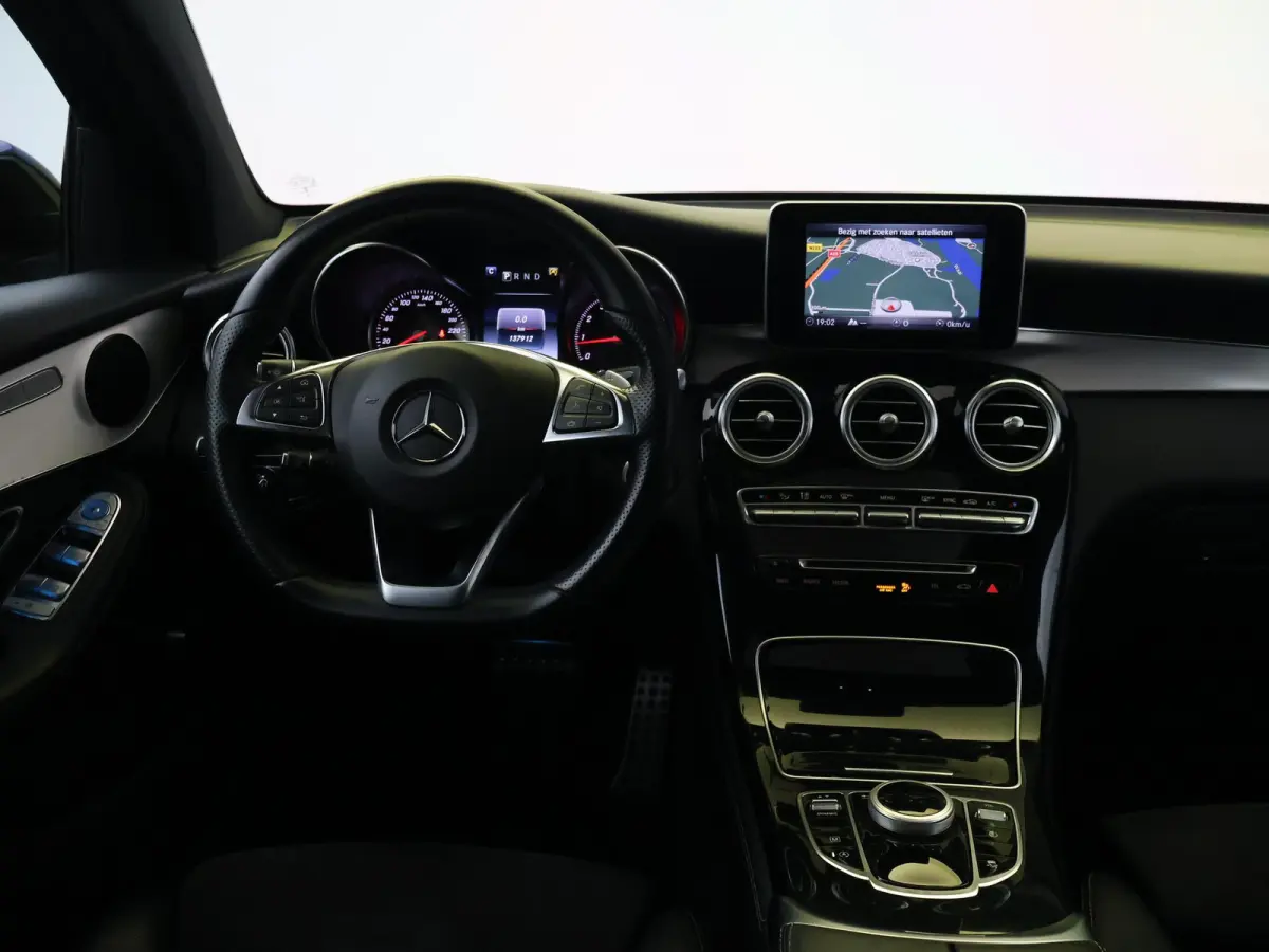250 4MATIC PREMIUM AMG SPORT + SCHUIFDAK | 360 CAMERA | STOELVERW. | TREEPLANKEN