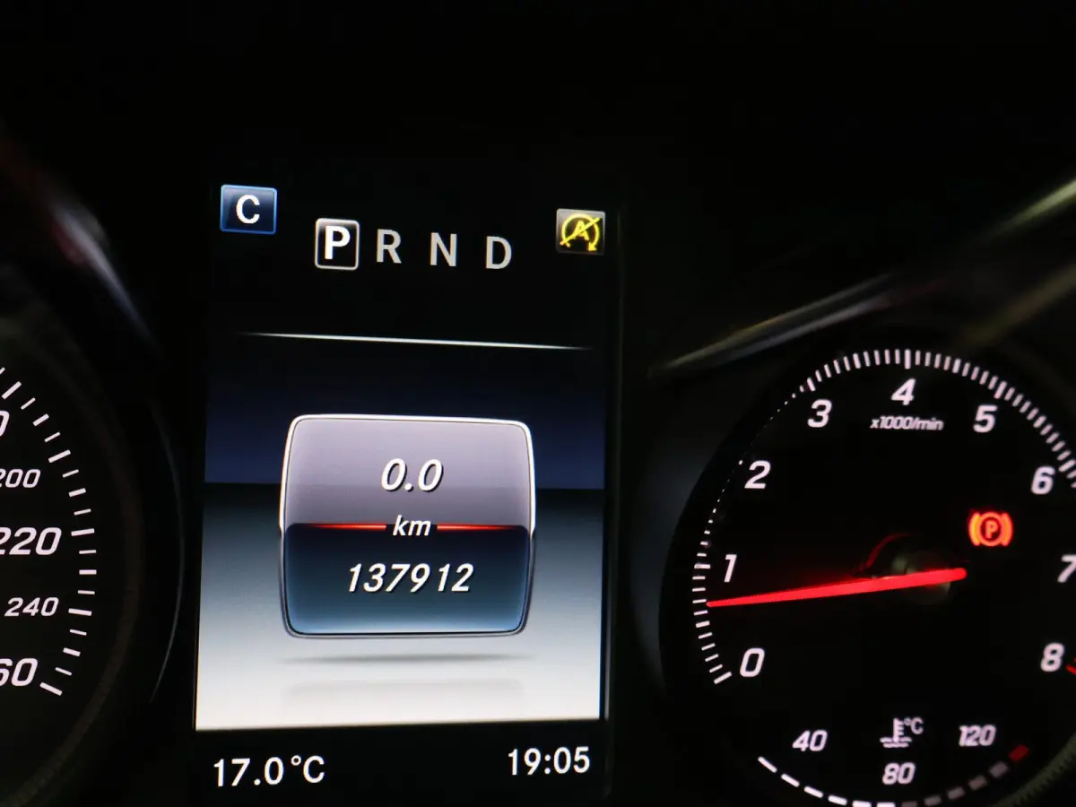 250 4MATIC PREMIUM AMG SPORT + SCHUIFDAK | 360 CAMERA | STOELVERW. | TREEPLANKEN