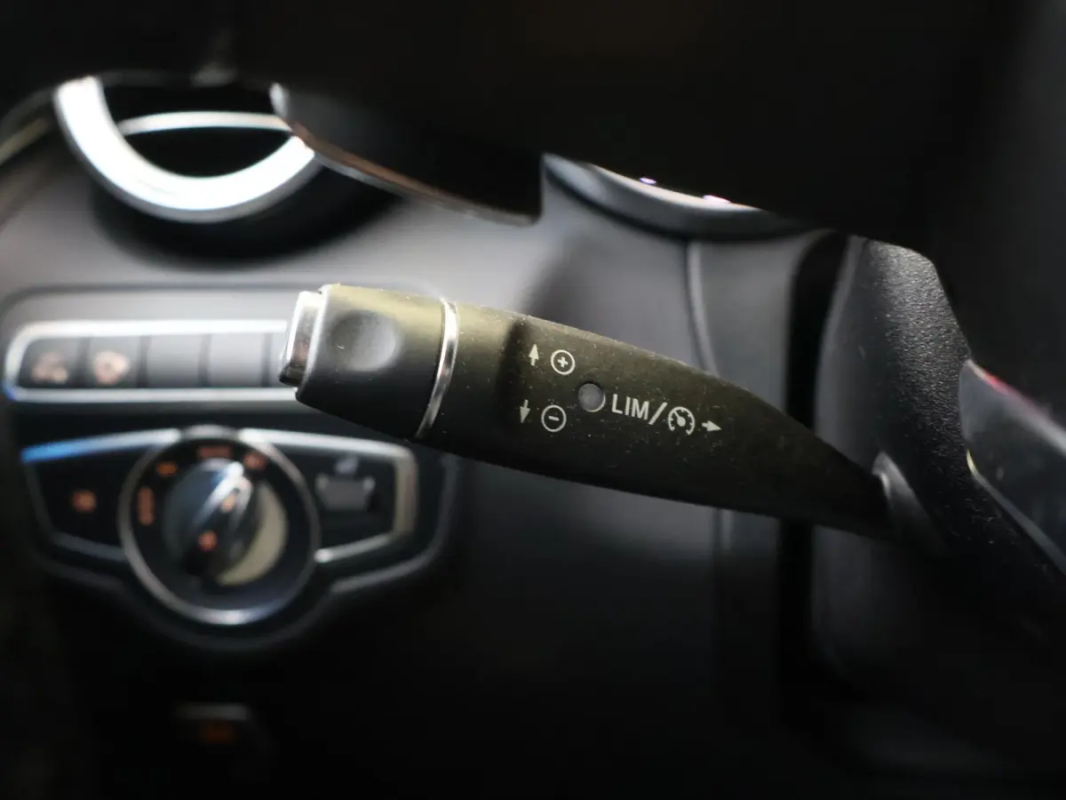 250 4MATIC PREMIUM AMG SPORT + SCHUIFDAK | 360 CAMERA | STOELVERW. | TREEPLANKEN