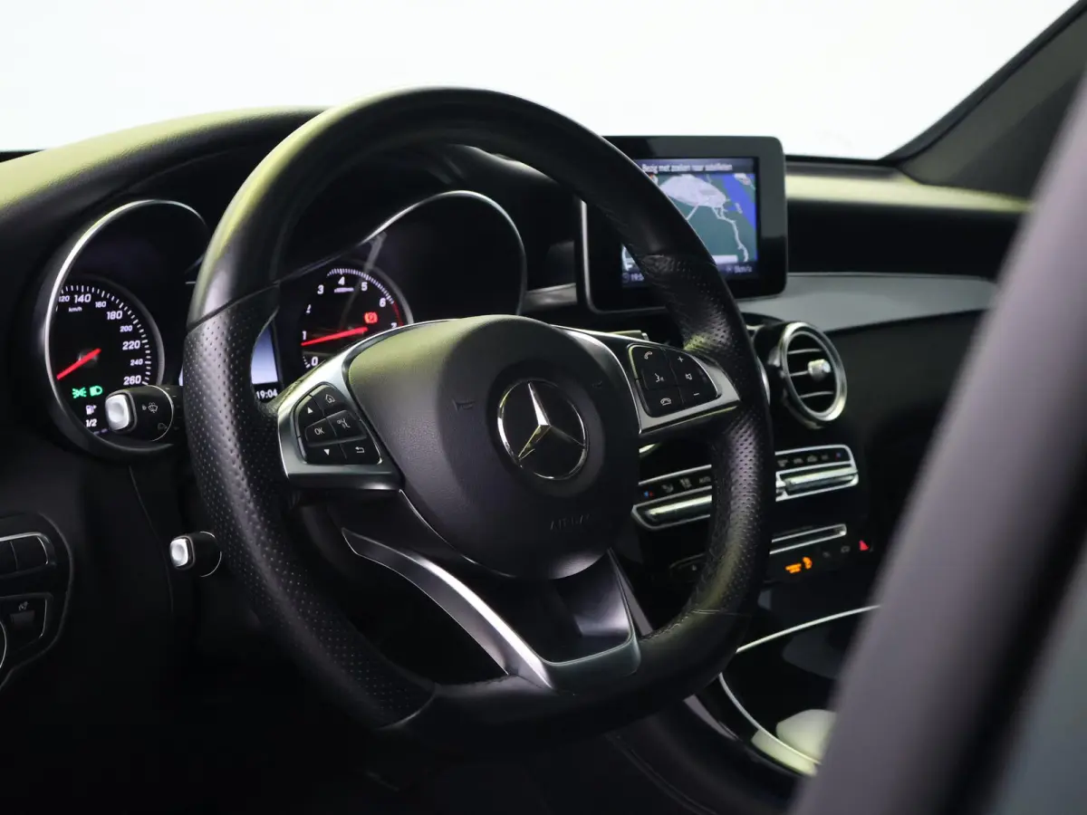250 4MATIC PREMIUM AMG SPORT + SCHUIFDAK | 360 CAMERA | STOELVERW. | TREEPLANKEN