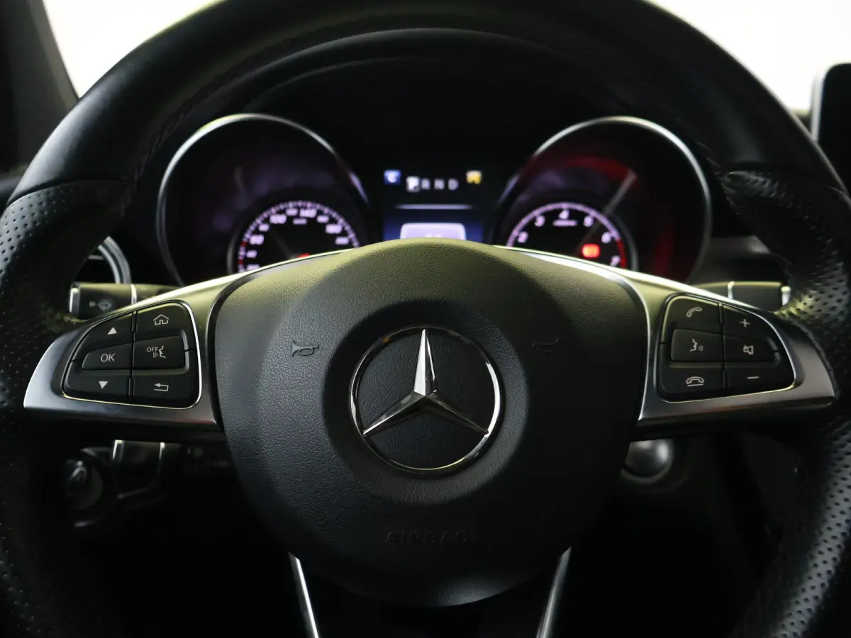 250 4MATIC PREMIUM AMG SPORT + SCHUIFDAK | 360 CAMERA | STOELVERW. | TREEPLANKEN