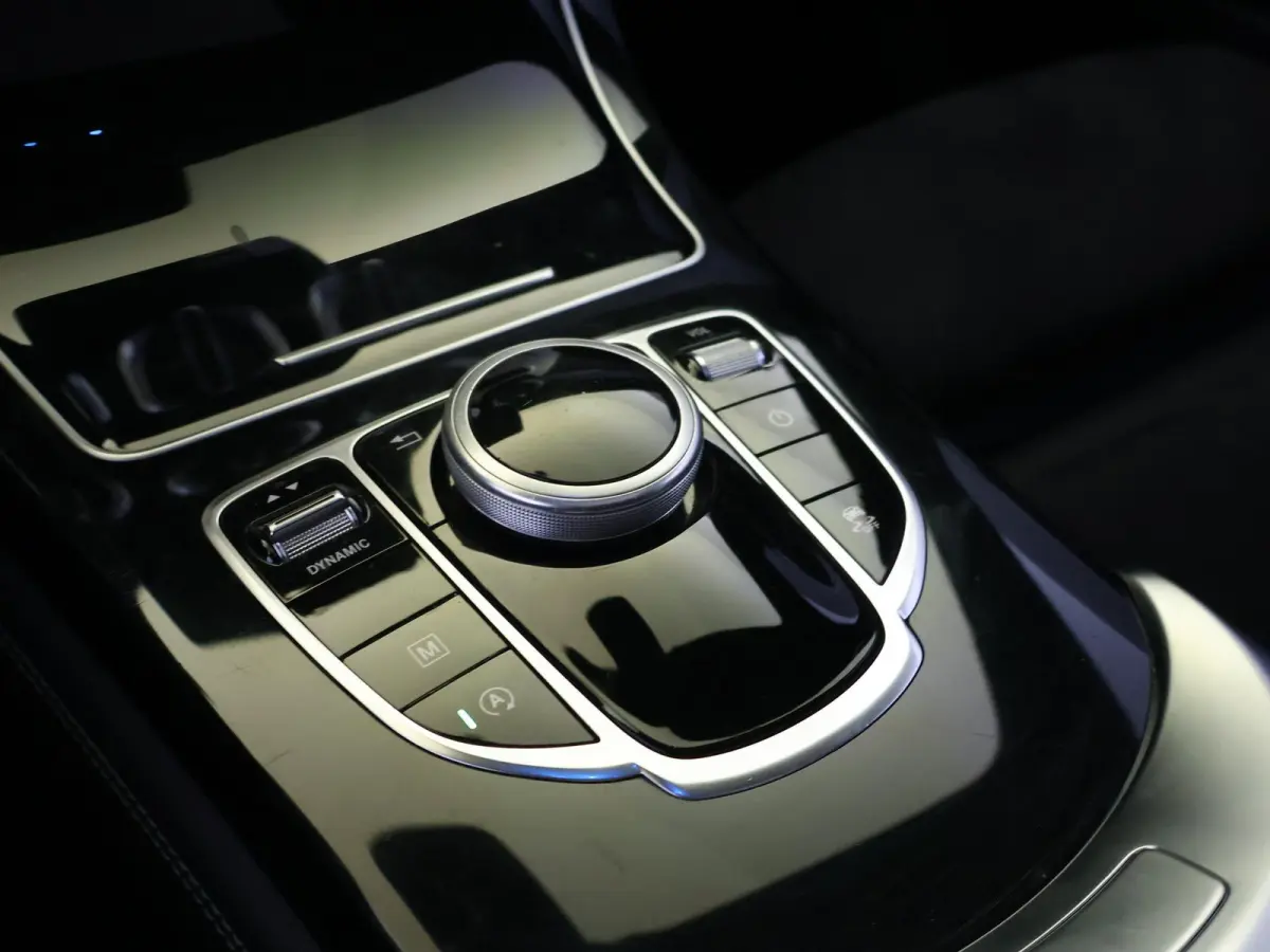 250 4MATIC PREMIUM AMG SPORT + SCHUIFDAK | 360 CAMERA | STOELVERW. | TREEPLANKEN