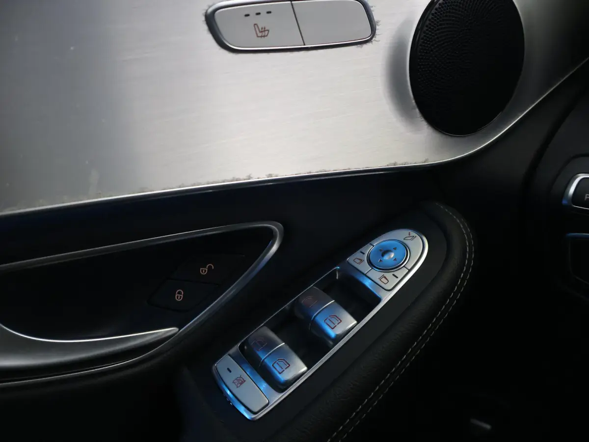 250 4MATIC PREMIUM AMG SPORT + SCHUIFDAK | 360 CAMERA | STOELVERW. | TREEPLANKEN