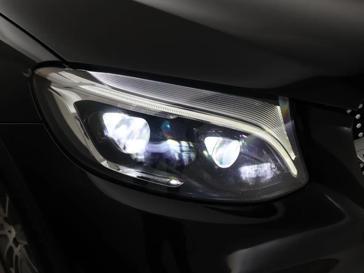 250 4MATIC PREMIUM AMG SPORT + SCHUIFDAK | 360 CAMERA | STOELVERW. | TREEPLANKEN