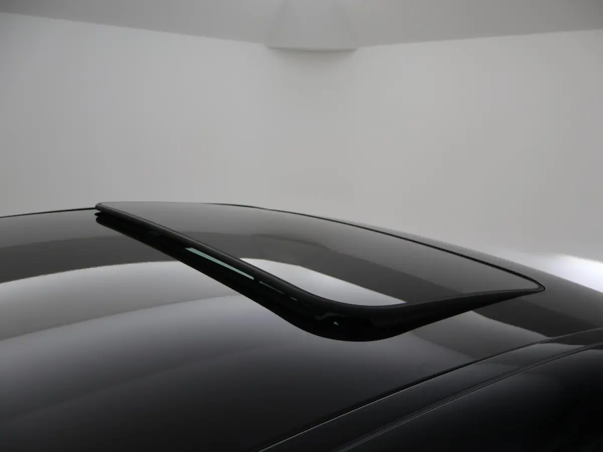 250 4MATIC PREMIUM AMG SPORT + SCHUIFDAK | 360 CAMERA | STOELVERW. | TREEPLANKEN