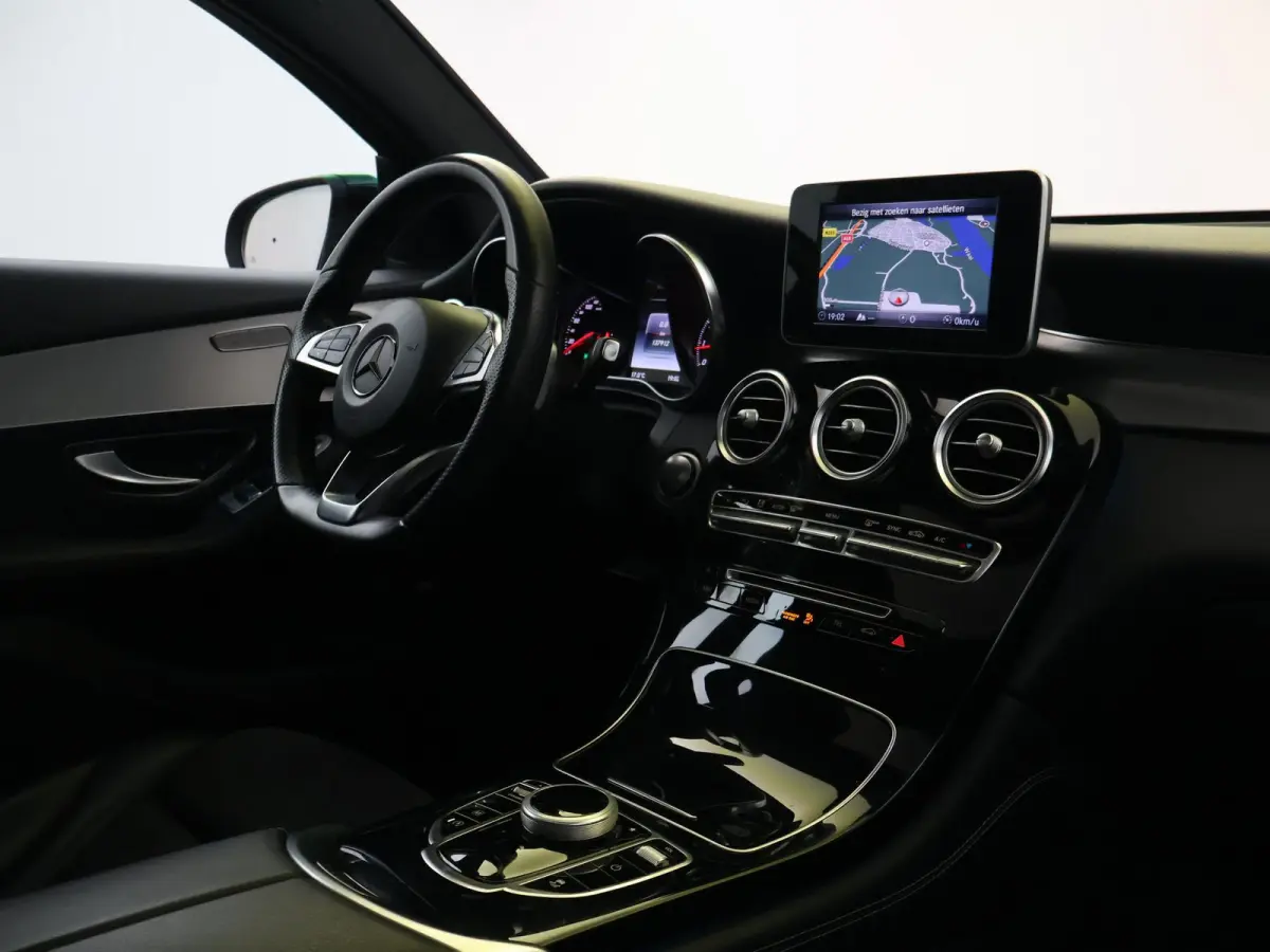 250 4MATIC PREMIUM AMG SPORT + SCHUIFDAK | 360 CAMERA | STOELVERW. | TREEPLANKEN