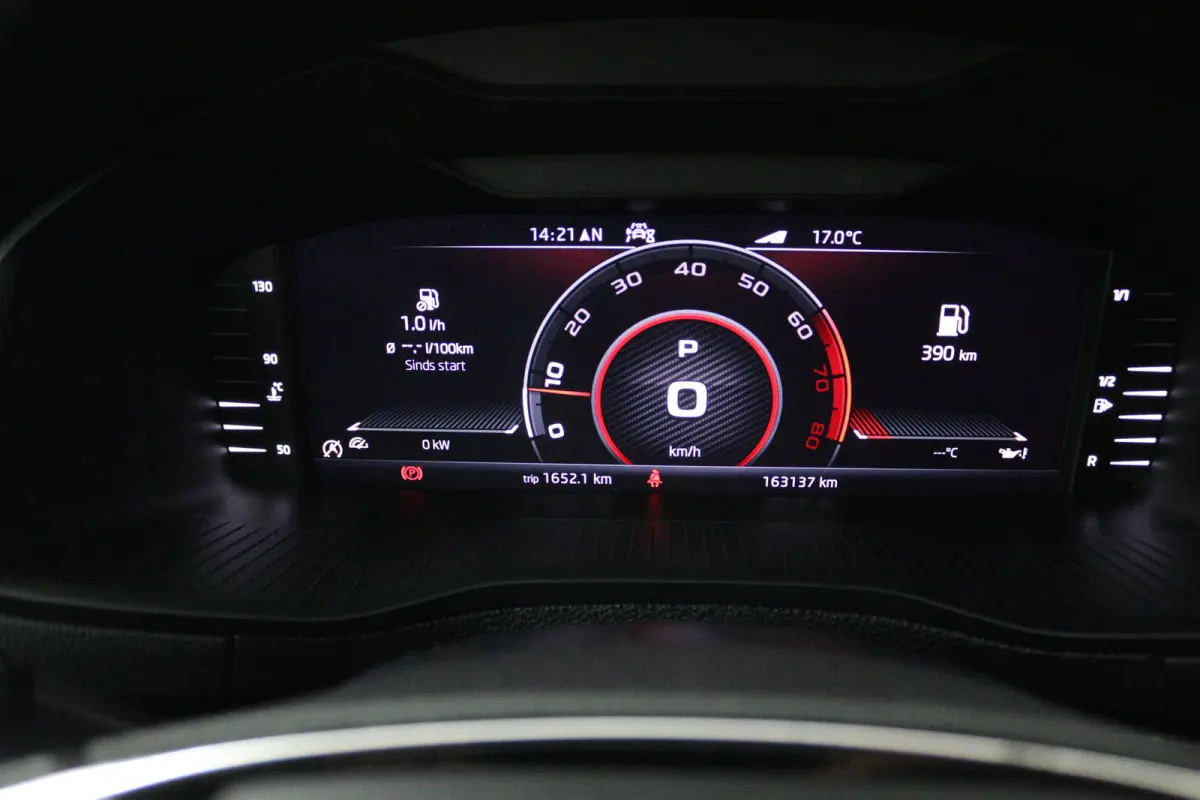 1.5 TSI ACT Sportline Business (PANORAMADAK, TREKHAAK, STOEL/STUUR VERWARMING, CAMERA)