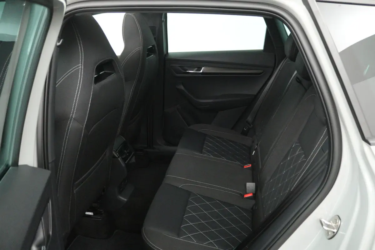 1.5 TSI ACT Sportline Business (PANORAMADAK, TREKHAAK, STOEL/STUUR VERWARMING, CAMERA)