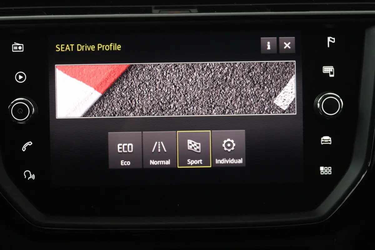 1.0 TSI FR Business Intense (STOELVERWARMING, NAVIGATIE CARPLAY, PARKEERSENSOREN)