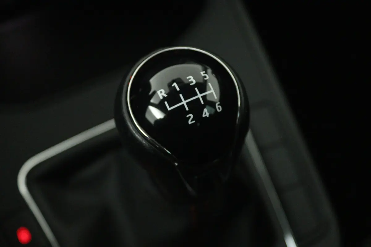 1.0 TSI FR Business Intense (STOELVERWARMING, NAVIGATIE CARPLAY, PARKEERSENSOREN)