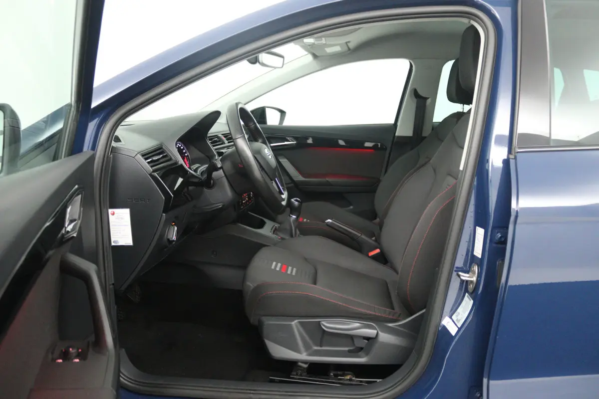 1.0 TSI FR Business Intense (STOELVERWARMING, NAVIGATIE CARPLAY, PARKEERSENSOREN)