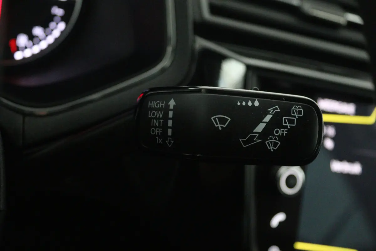 1.0 TSI FR Business Intense (STOELVERWARMING, NAVIGATIE CARPLAY, PARKEERSENSOREN)