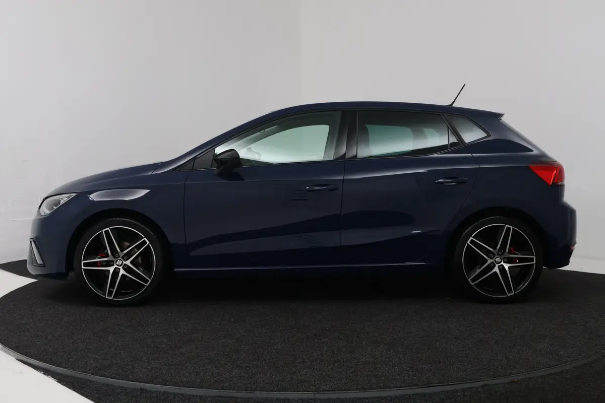 1.0 TSI FR Business Intense (STOELVERWARMING, NAVIGATIE CARPLAY, PARKEERSENSOREN)