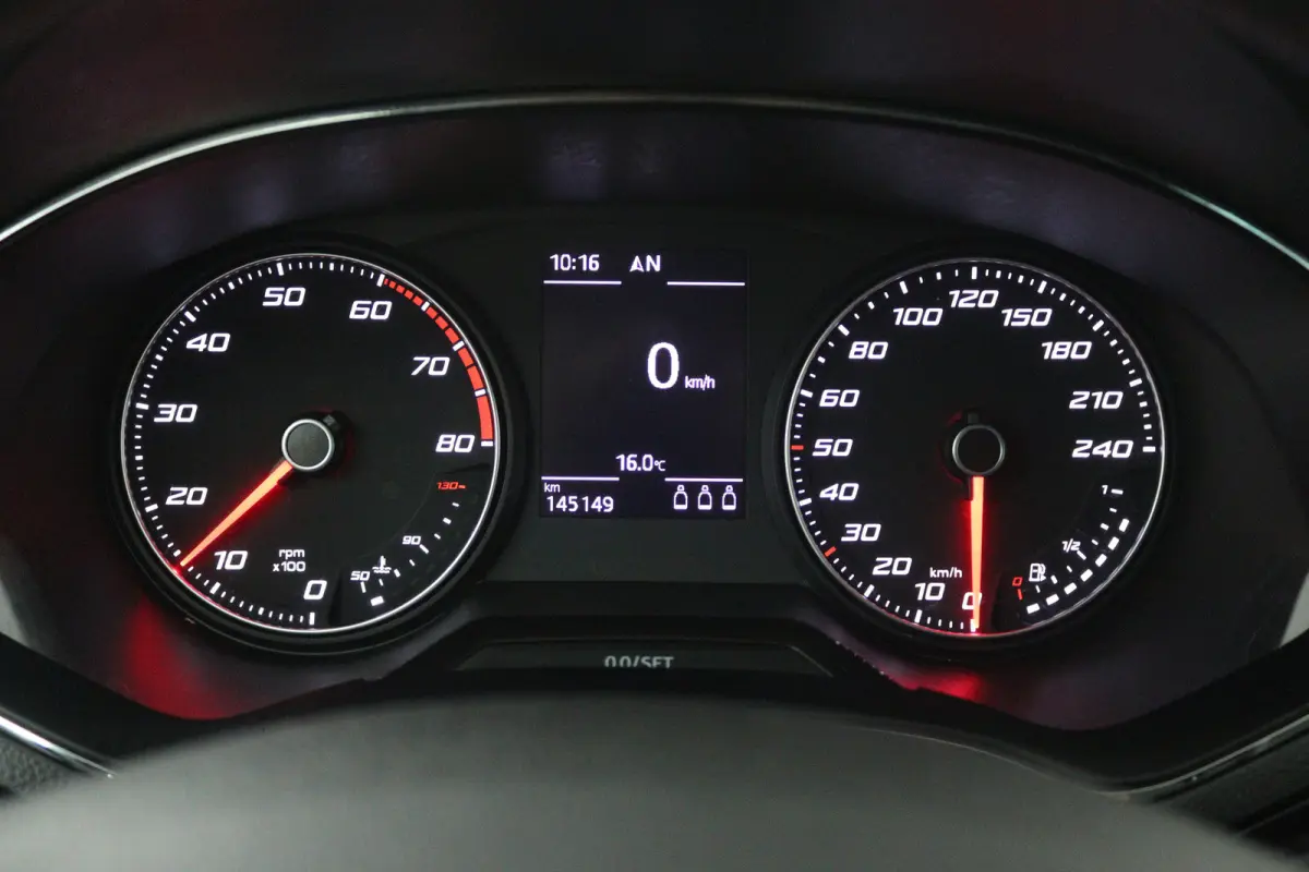 1.0 TSI FR Business Intense (STOELVERWARMING, NAVIGATIE CARPLAY, PARKEERSENSOREN)