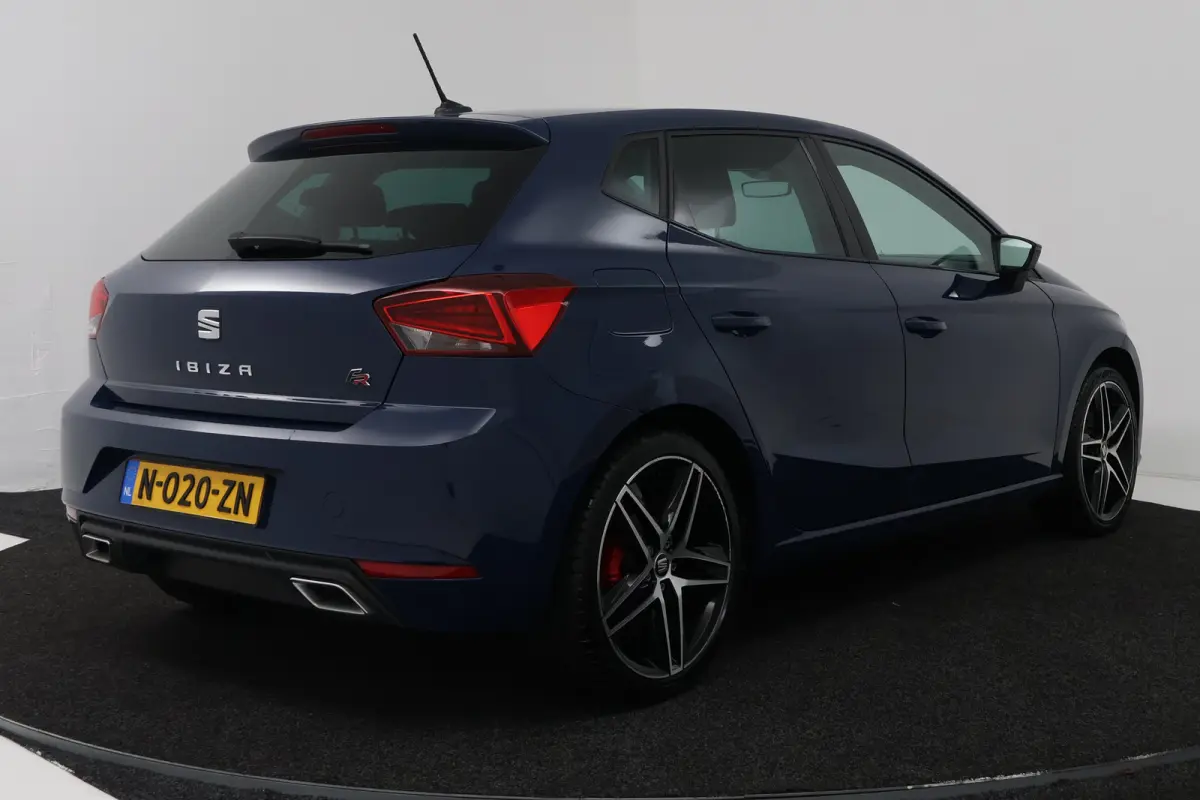 1.0 TSI FR Business Intense (STOELVERWARMING, NAVIGATIE CARPLAY, PARKEERSENSOREN)