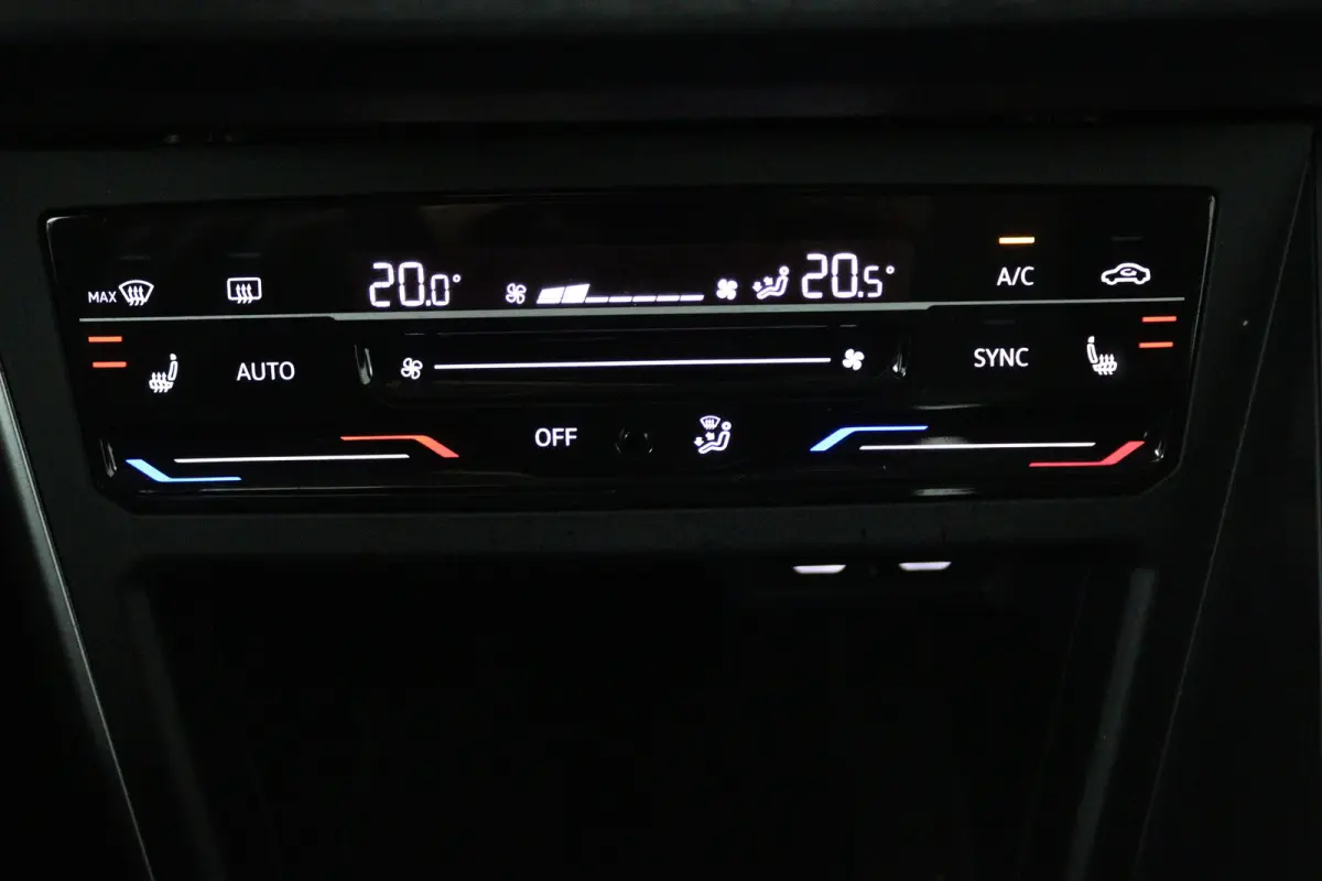 1.0 TSI Life Business (STOELVERWARMING, CAMERA, DIGITALE COCKPIT, CRUISE ADAPTIEF)