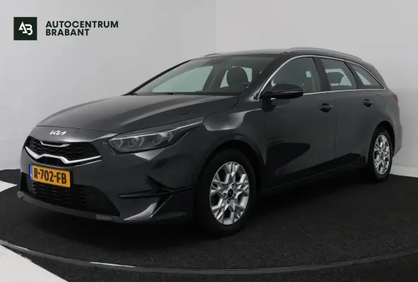 1.0 T-GDi DynamicLine (ACHTERUITRIJCAMERA, NAVIGATIE, CARPLAY, PARKEERSENSOREN)