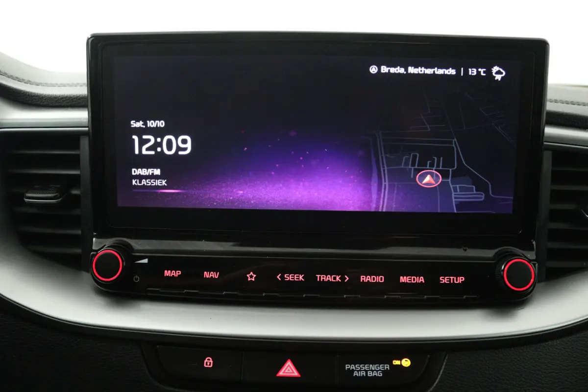 1.0 T-GDi DynamicLine (ACHTERUITRIJCAMERA, NAVIGATIE, CARPLAY, PARKEERSENSOREN)