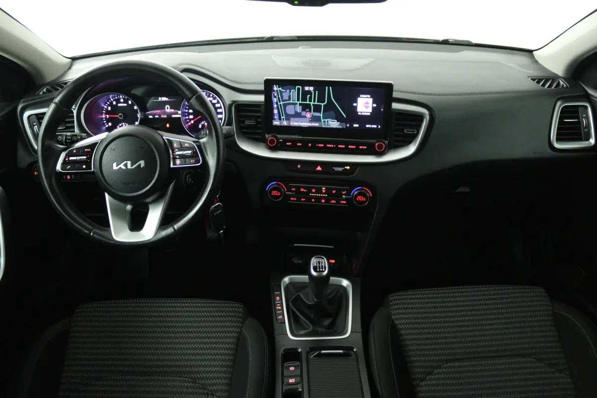 1.0 T-GDi DynamicLine (ACHTERUITRIJCAMERA, NAVIGATIE, CARPLAY, PARKEERSENSOREN)