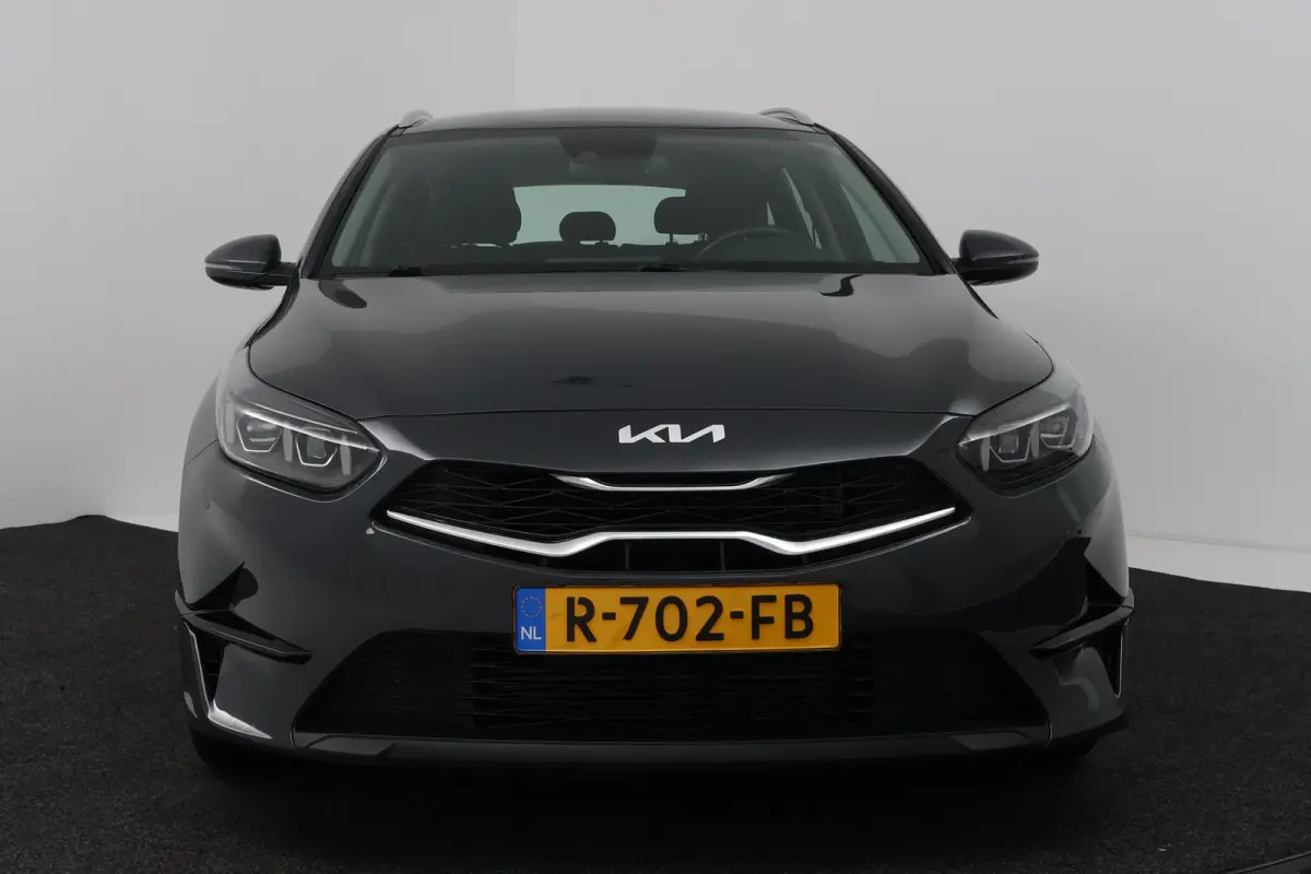 1.0 T-GDi DynamicLine (ACHTERUITRIJCAMERA, NAVIGATIE, CARPLAY, PARKEERSENSOREN)