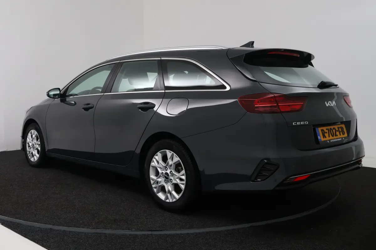1.0 T-GDi DynamicLine (ACHTERUITRIJCAMERA, NAVIGATIE, CARPLAY, PARKEERSENSOREN)