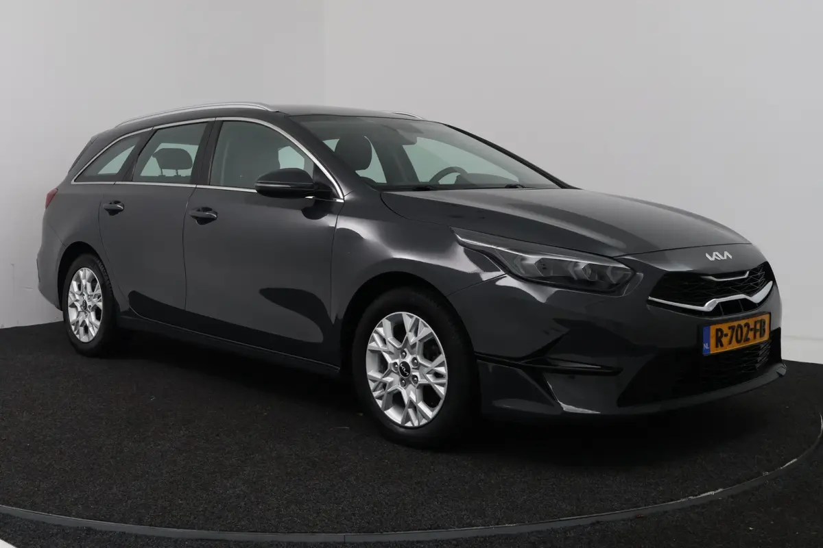 1.0 T-GDi DynamicLine (ACHTERUITRIJCAMERA, NAVIGATIE, CARPLAY, PARKEERSENSOREN)
