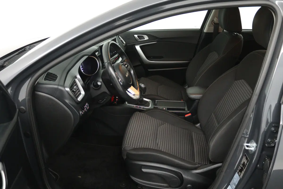 1.0 T-GDi DynamicLine (ACHTERUITRIJCAMERA, NAVIGATIE, CARPLAY, PARKEERSENSOREN)