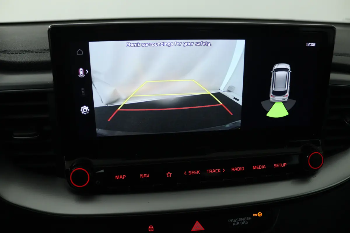 1.0 T-GDi DynamicLine (ACHTERUITRIJCAMERA, NAVIGATIE, CARPLAY, PARKEERSENSOREN)