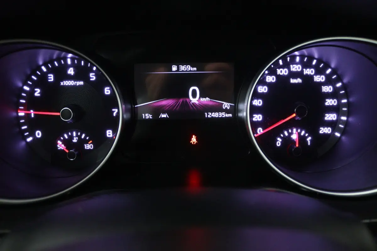 1.0 T-GDi DynamicLine (ACHTERUITRIJCAMERA, NAVIGATIE, CARPLAY, PARKEERSENSOREN)