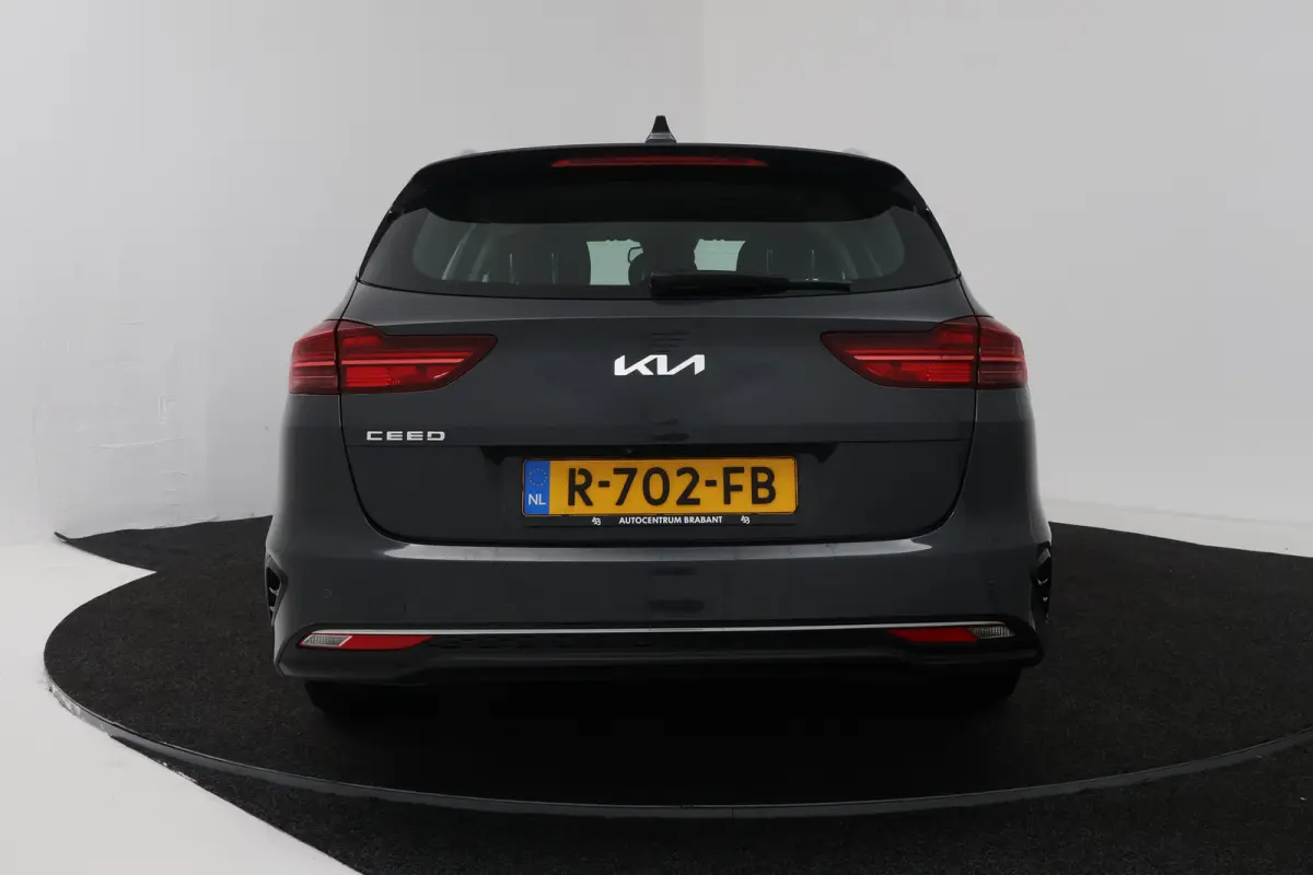 1.0 T-GDi DynamicLine (ACHTERUITRIJCAMERA, NAVIGATIE, CARPLAY, PARKEERSENSOREN)