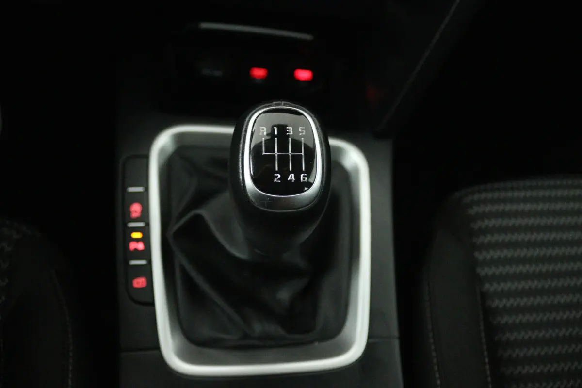 1.0 T-GDi DynamicLine (ACHTERUITRIJCAMERA, NAVIGATIE, CARPLAY, PARKEERSENSOREN)