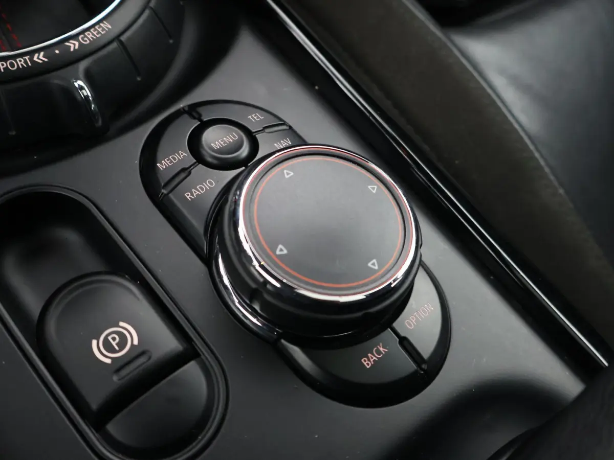2.0 COOPER S 192 PK AUT. + TREKHAAK | PANORAMA | ADAPTIVE CRUISE | CAMERA | STOELVERW. | HARMAN/KARDON