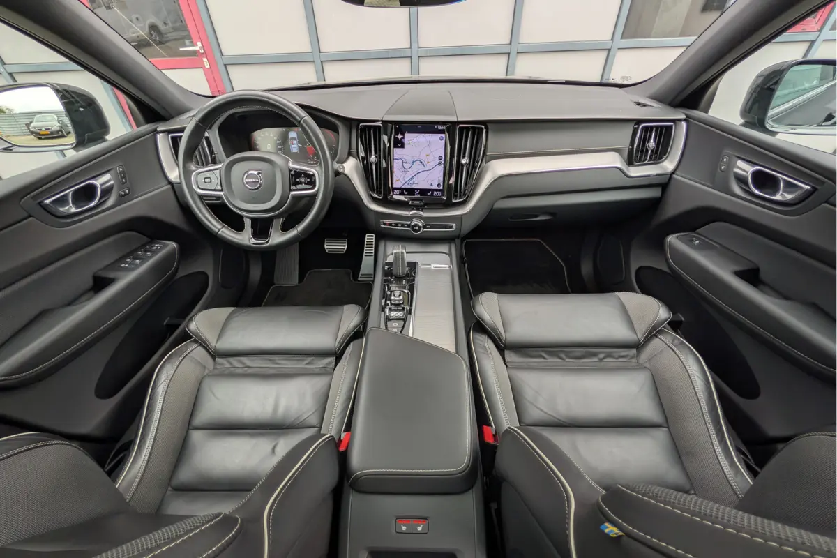 2.0 Recharge T6 AWD R-Design Black Trekhaak