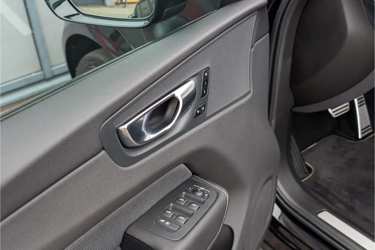 2.0 Recharge T6 AWD R-Design Black Trekhaak