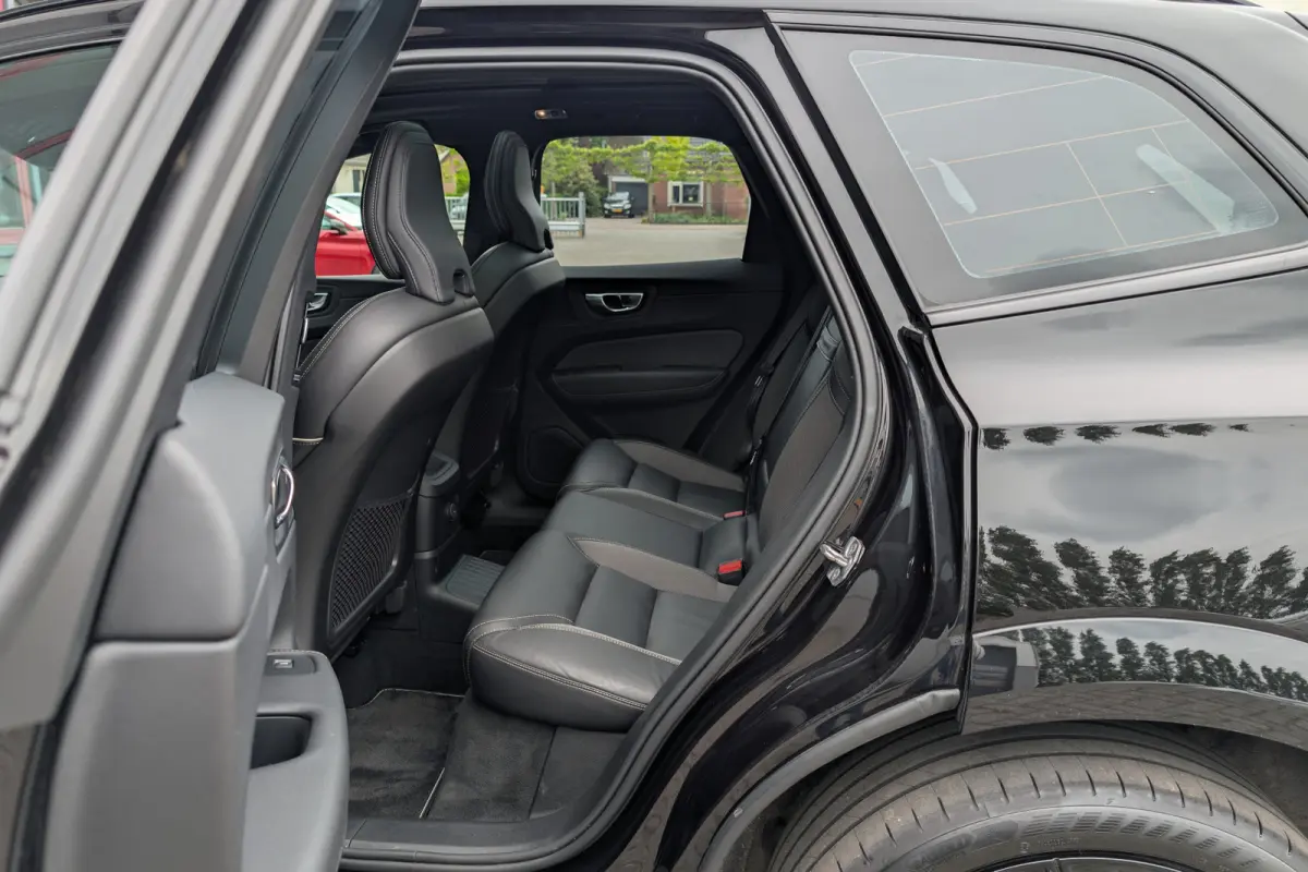 2.0 Recharge T6 AWD R-Design Black Trekhaak
