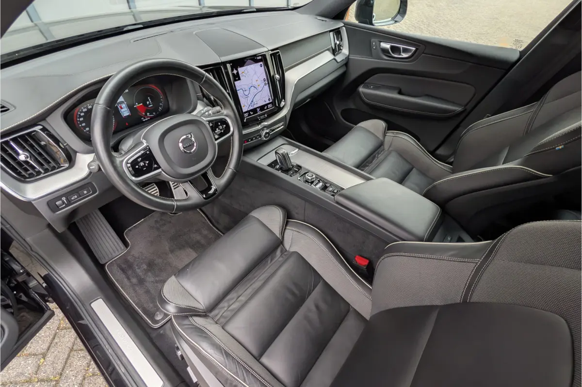 2.0 Recharge T6 AWD R-Design Black Trekhaak